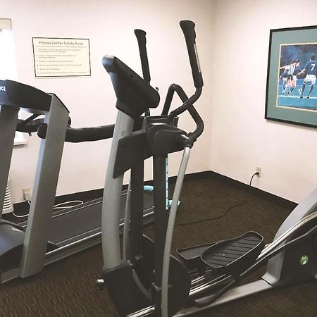 Norwood Inn & Suites Milwaukee Butler 外观 照片