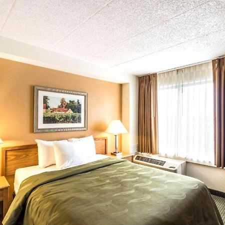 Norwood Inn & Suites Milwaukee Butler 外观 照片