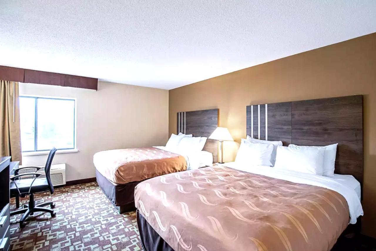 Norwood Inn & Suites Milwaukee Butler 外观 照片