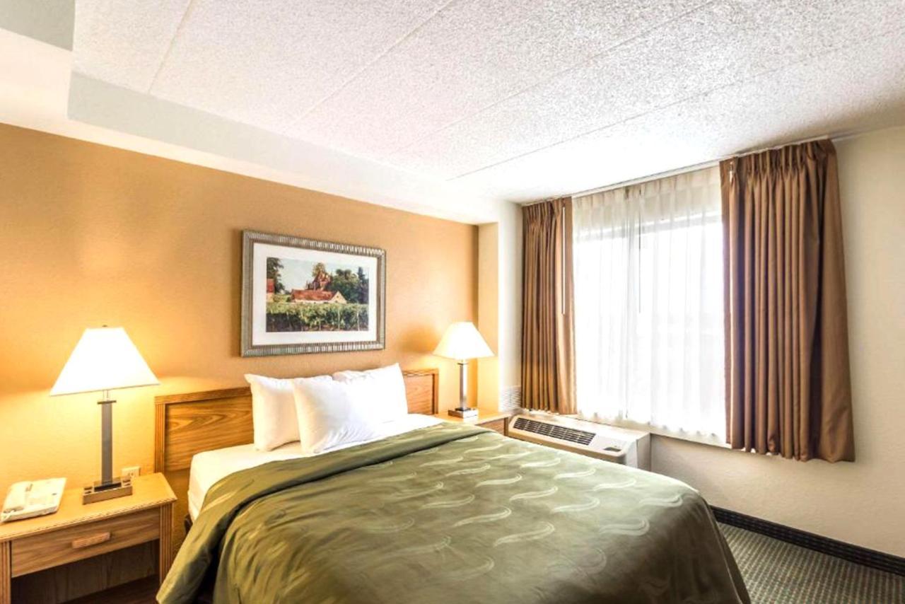 Norwood Inn & Suites Milwaukee Butler 外观 照片