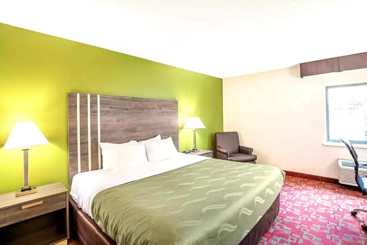 Norwood Inn & Suites Milwaukee Butler 外观 照片