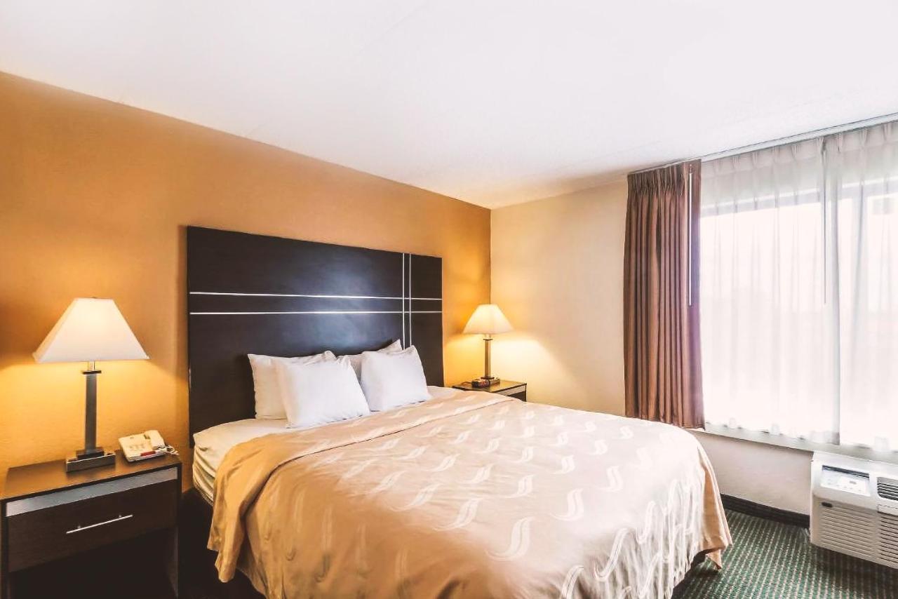 Norwood Inn & Suites Milwaukee Butler 外观 照片