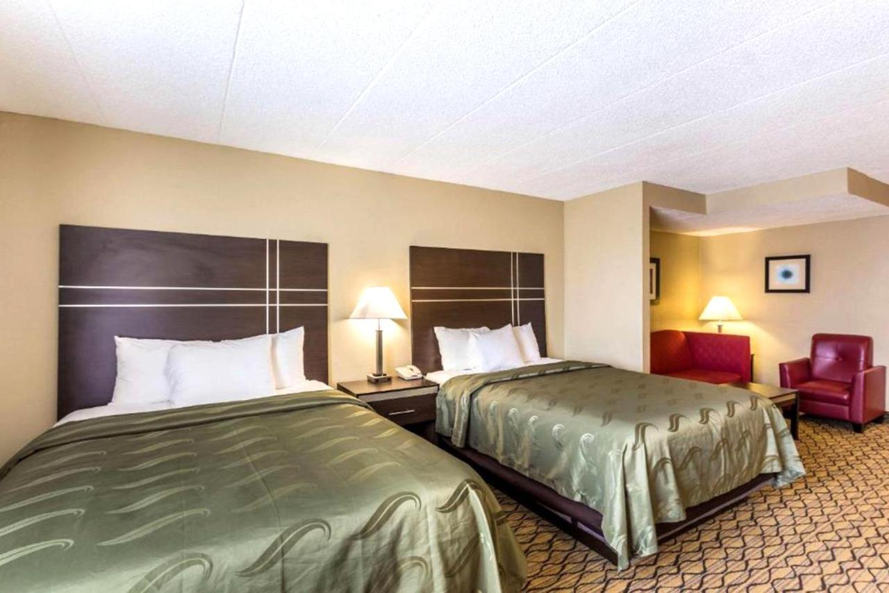 Norwood Inn & Suites Milwaukee Butler 外观 照片