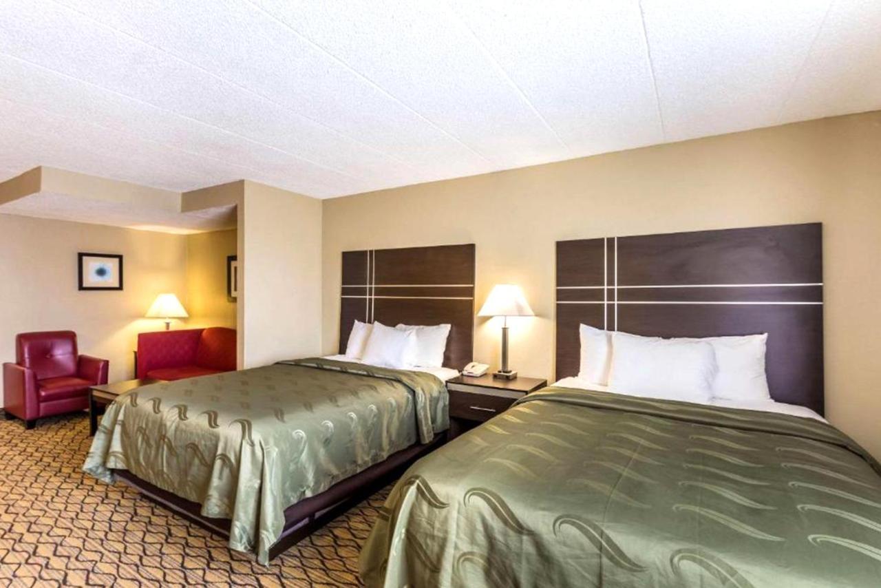 Norwood Inn & Suites Milwaukee Butler 外观 照片