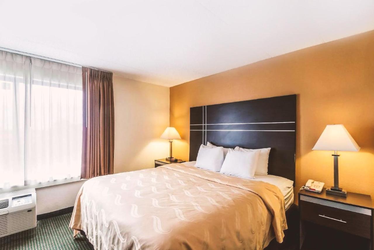Norwood Inn & Suites Milwaukee Butler 外观 照片