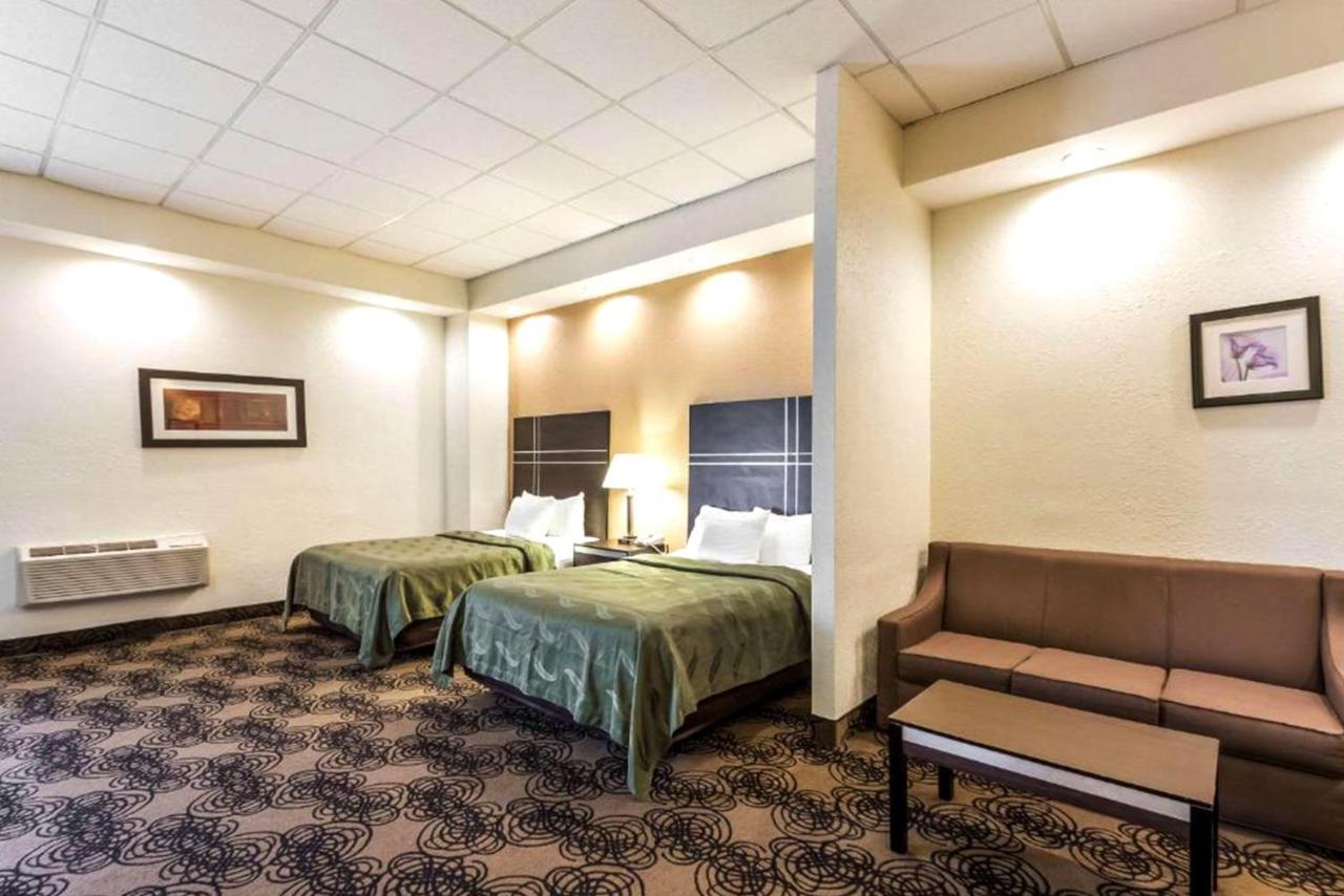 Norwood Inn & Suites Milwaukee Butler 外观 照片