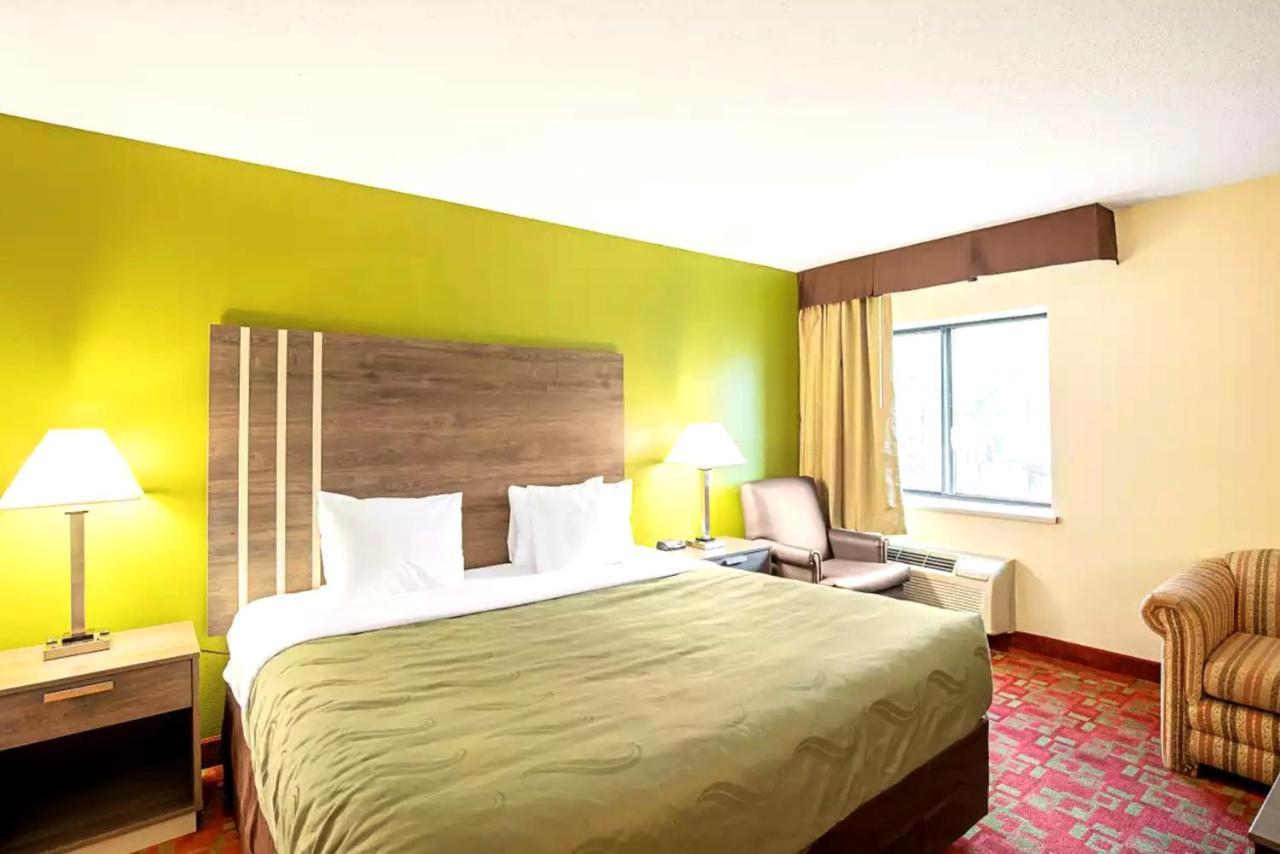 Norwood Inn & Suites Milwaukee Butler 外观 照片