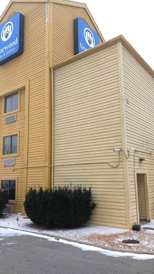 Norwood Inn & Suites Milwaukee Butler 外观 照片